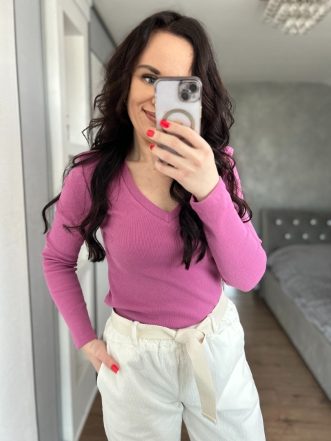 Bluzka prążkowana Nori V - neck jagoda