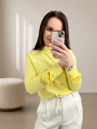 Bawełniana bluzka Fiora z ozdobnymi różami zółta