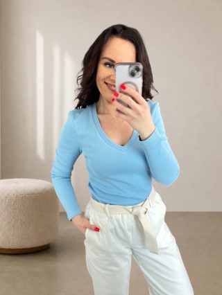 Bawełniana bluzka prążkowana Nori V-neck błękitna