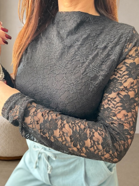 Elegancka koronkowa bluzka Midnight z wiskozą